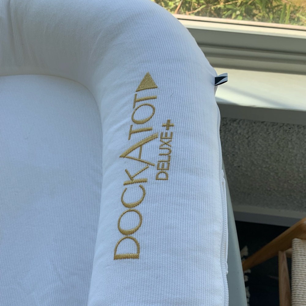 Dock a tot deluxe + in white